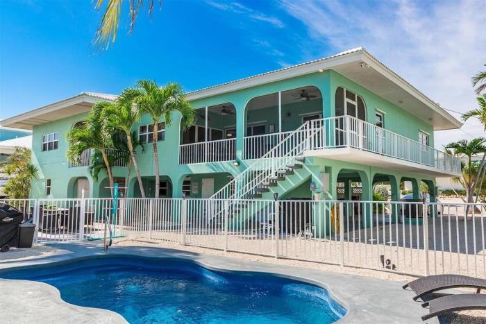 Reel Knotty - Waterfront Pool Home, 35 Dock, Tiki Huts