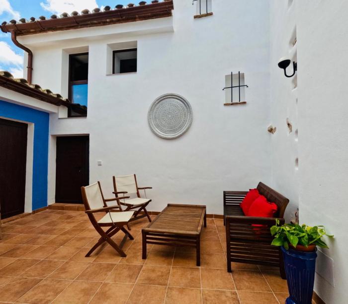 Casa rural en Montejaque con patio andaluz, chimenea y sala multiusos
