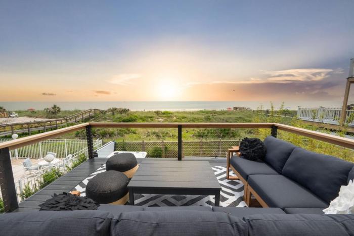 Seaside Rose-Ocean Front, Private Pool, Ht Tub, Slps 28