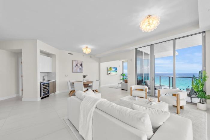 Lux High Rise -Ocean Front View Condo 2BR 2.5BA