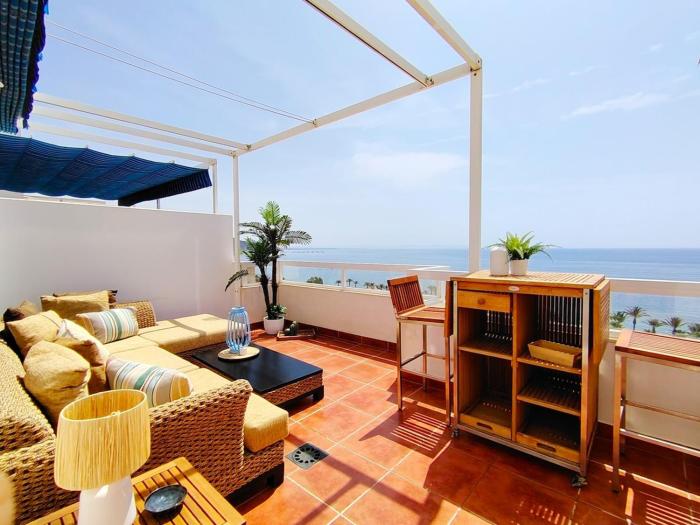 Oliveros Playa Suites, terraza exclusiva con vistas al mar