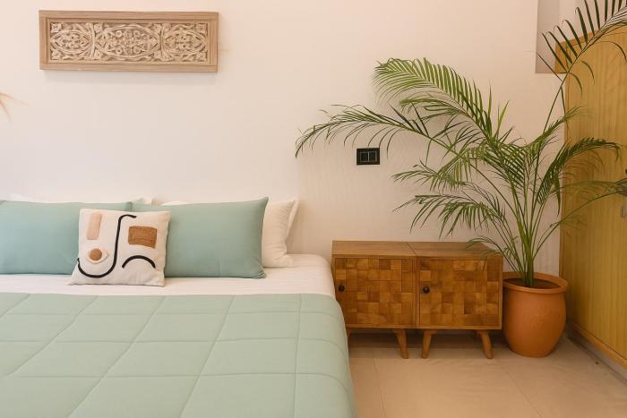 Prithvi Hotel Rishikesh - Aesthetic Quite Rooms With Smart TV, AC, WiFi and free airport pickup for 7 plus night stays in Upper Tapovan