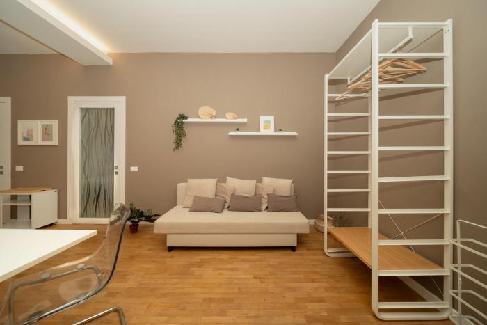 Battisti Flat, near station