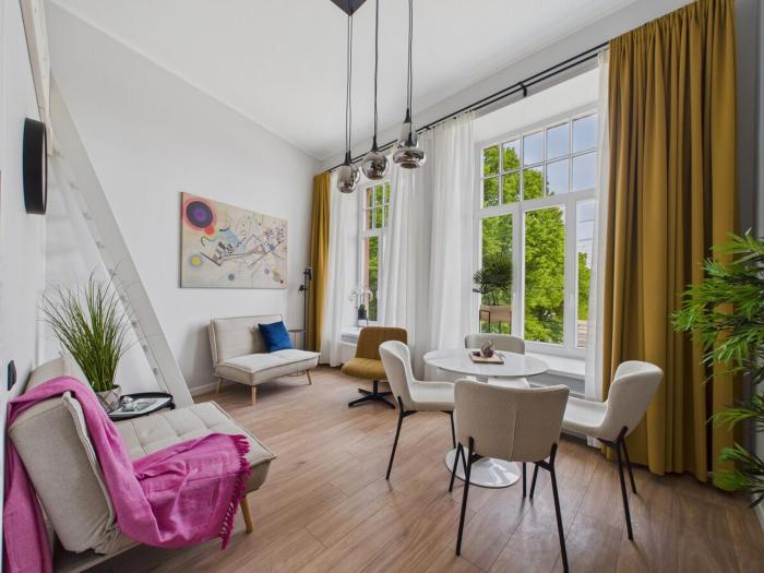 Modernist Loft Studio in Old Town