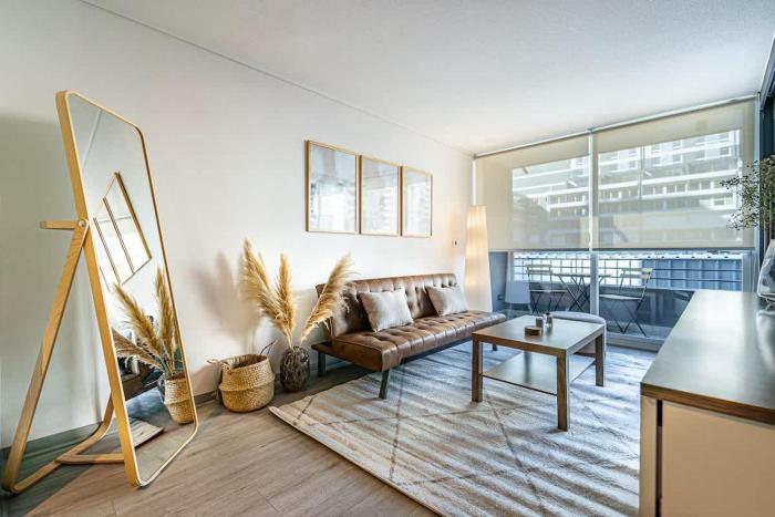 HT A Pasos Metro Santa Lucia Estacionamiento WIFI