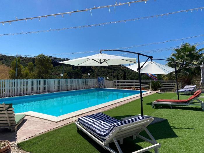 Oasi di pace tra le colline Siciliane con piscina privata