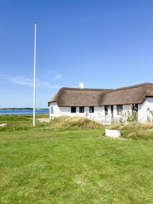 Historic House With Fjord View On Venø