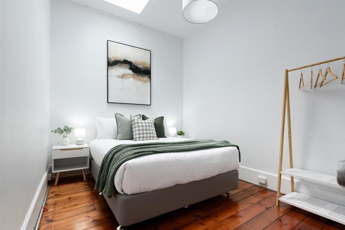 Charming Townhouse Steps Away from Shops