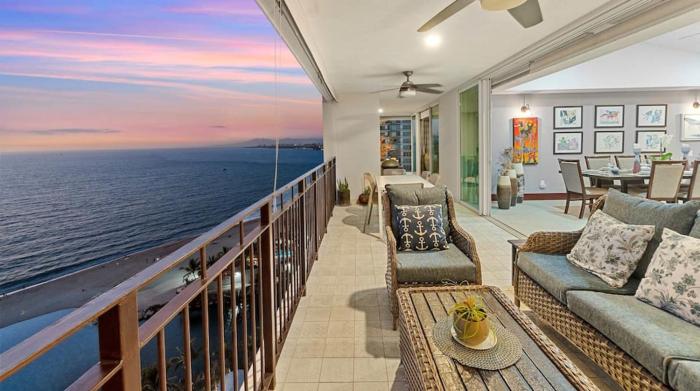 Spectacular Beach Condo In Grand Venetian