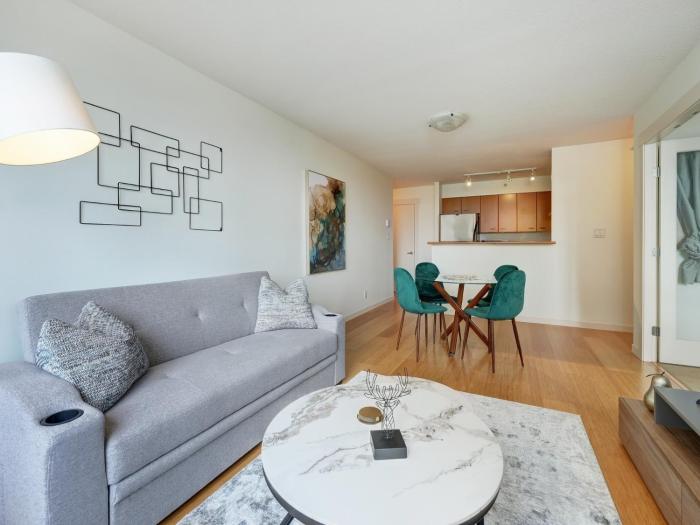 Astoria Escape - Bright condo with work desk by Victoria Prime!