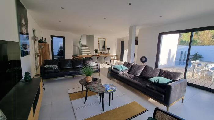 Stunning Family Villa With Pool In Cap Dagde