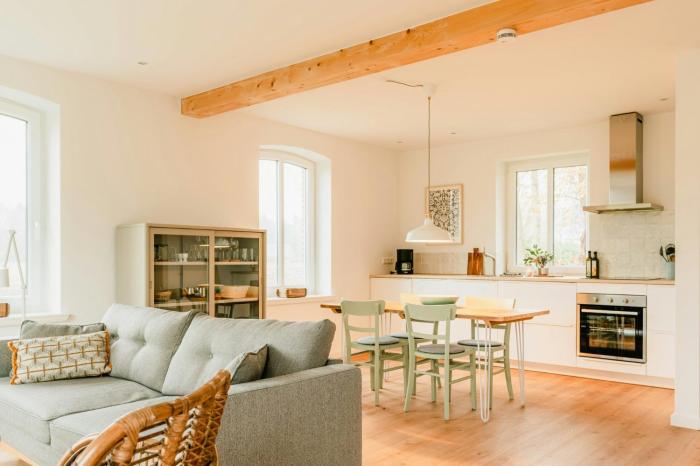 Bright Holiday Flat On Estate With Nature Views