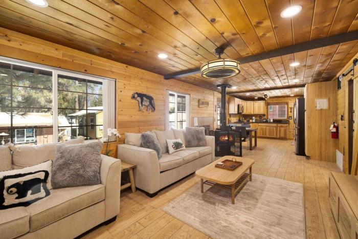 Lilys Bear Cabin -Adorable Downtown Retreat Cottage