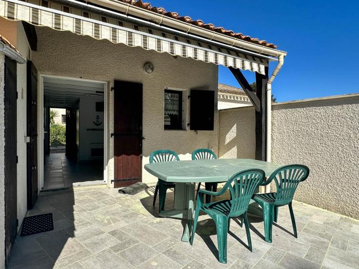 Maison avec terrasse, proche plage et commerces - FR-1-705-61