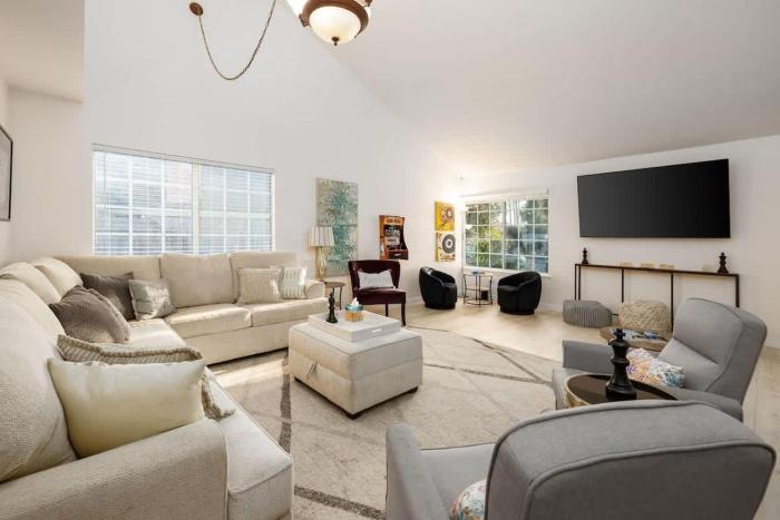 5 Bedroom Home With Firepit