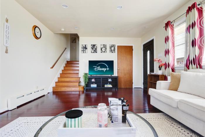 Spacious 7BD Lake View mins to Beach & Boardwalk