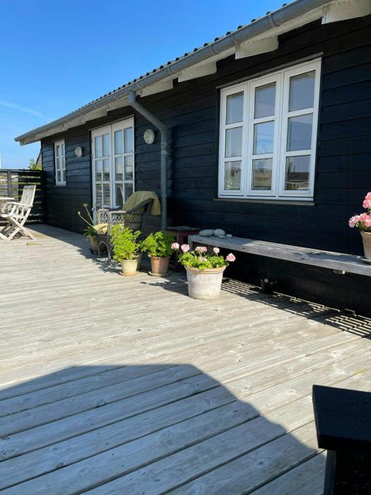Charming Summer House Near Dalbybugten
