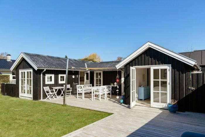 Classic House 100 Meters To The Beach