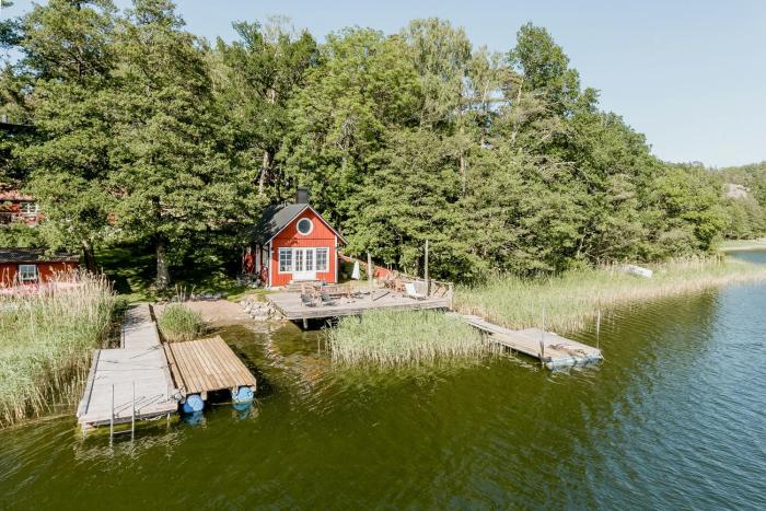 Lakeside Cabin With Sauna In Stockholm Archipelago