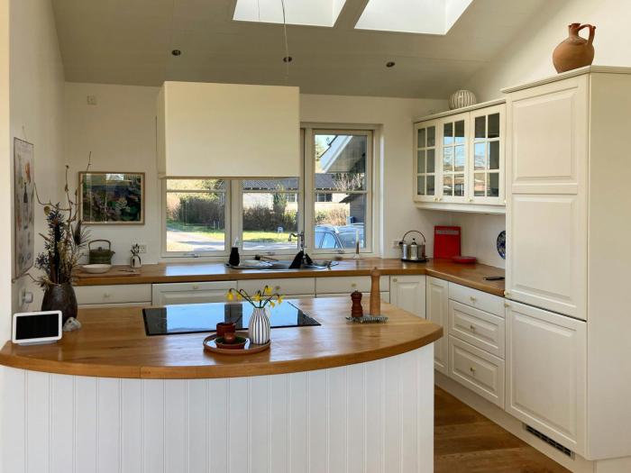 Natural Light And Short Walk To Water In Home