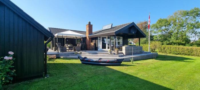 Home Near Juelsminde By The Beach