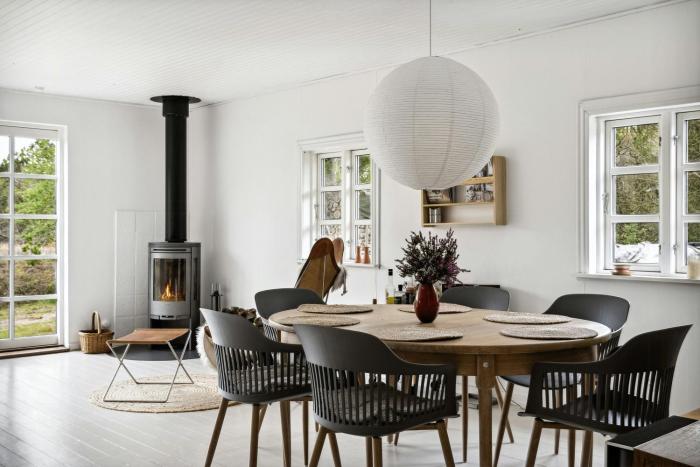 High Ceilings In Bright Home Near Lodskovvad