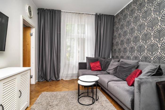 City center 2 bed flat with free parking