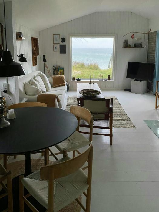 Authentic Beach House In Ballen