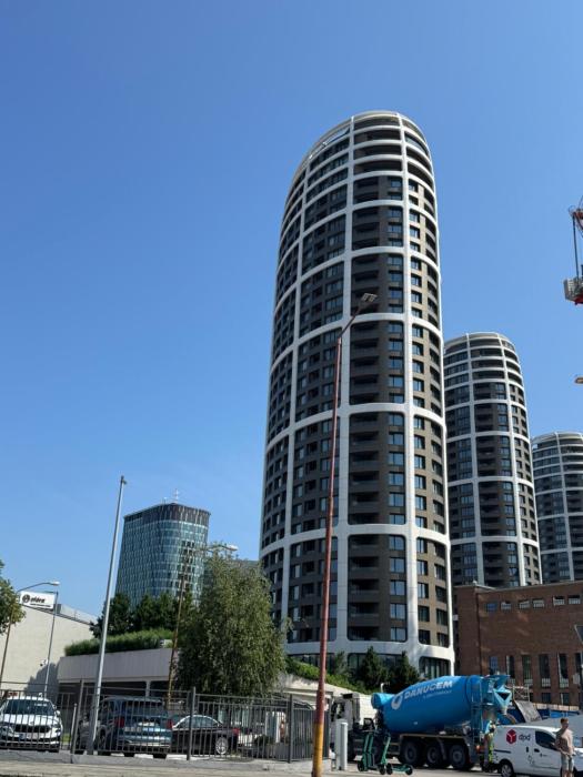 Sky park by Zaha Hadid- modern stay with Garage