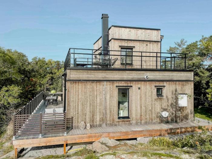 Cubist Holiday Home With Sea And Lake Views