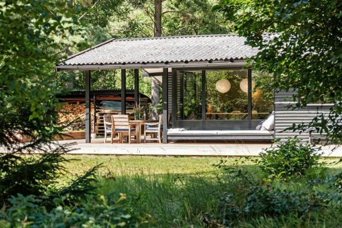 60S Log House With Woodland Cabin Vibe