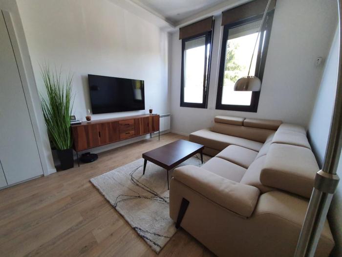 Bright & Stylish 1-Bedroom Apartment with Parking - Balderas