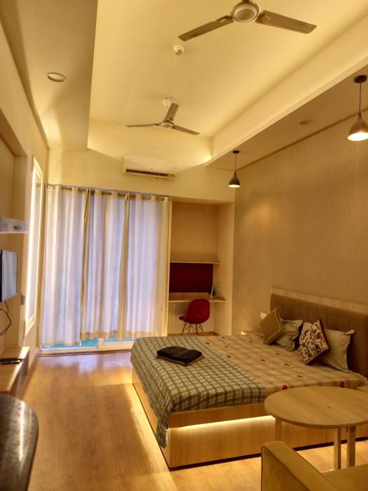 Gaur City Mall Homestay