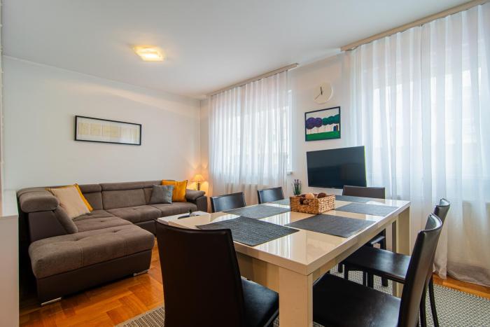 Flexible SelfCheckIns 97 - Zagreb - Garden - Parking- Loggia - 2 Bedrooms