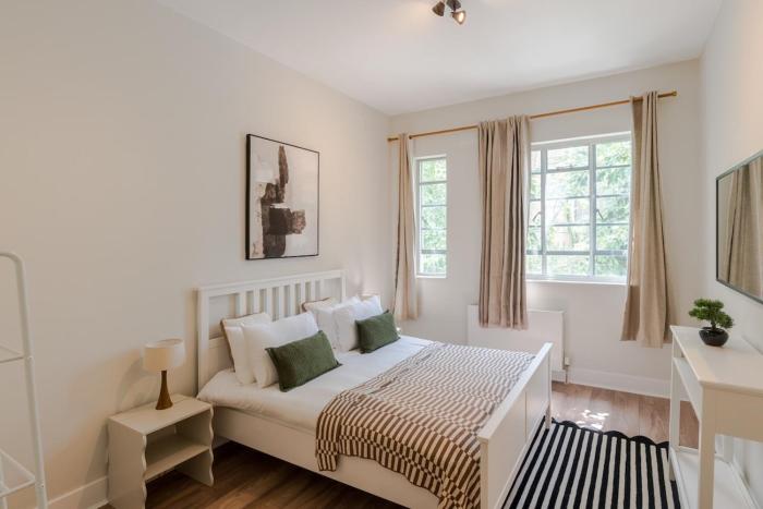 Airy 2-Bed Flat in Notting Hill