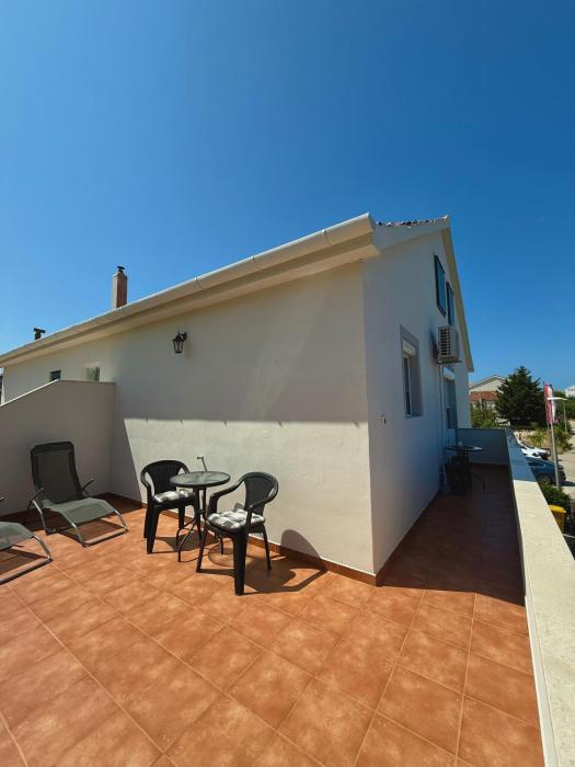 Cozy Studio with Balcony & Free Parking