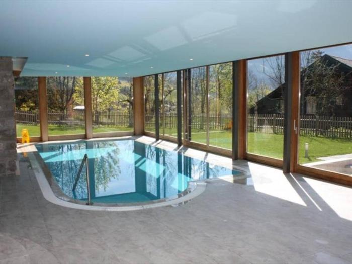 Great view Top floor spacious flat with Pool and Gym