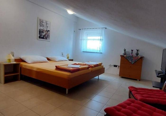 Omišalj Holiday Apartment