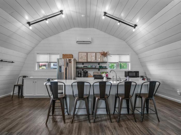The Barn at Sharp Run-Modern Barn in the heart of Amish Country