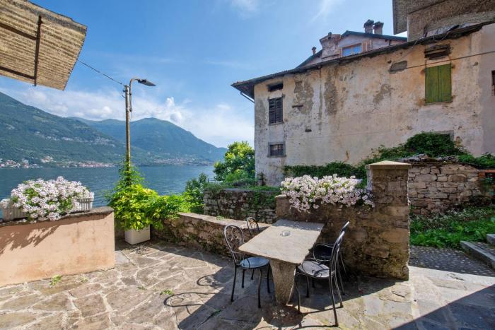 Luxury Lakefront Property