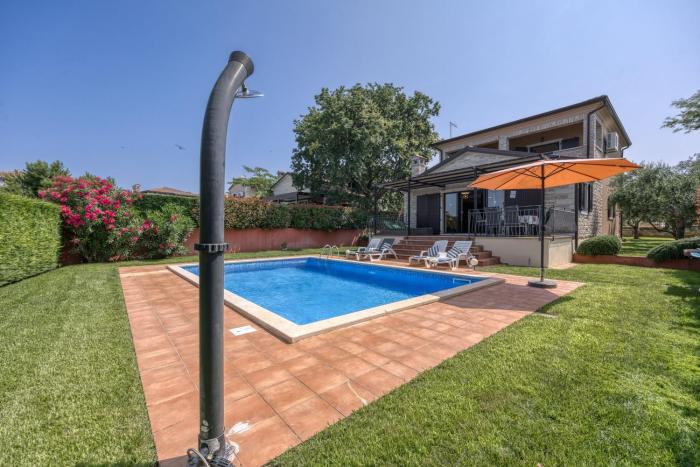 Villa Kristina with Pool - Happy Rentals