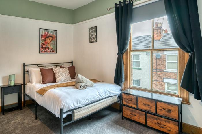 Charming Victorian Home 6 Beds Crew Welcome Parking Included