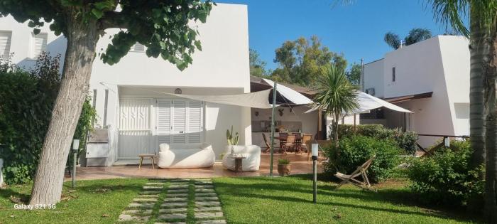 Villa con giardino privato, Salento Lido Fontanelle
