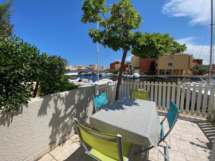 Appartement 2 pièces avec vue sur Marina, accès piscine et 4 couchages - FR-1-782-82