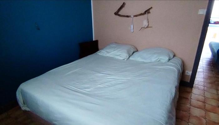 Chalet sur pilotis en bord de plage