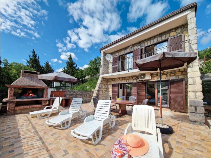 Holiday Home Kamena kuća by Interhome