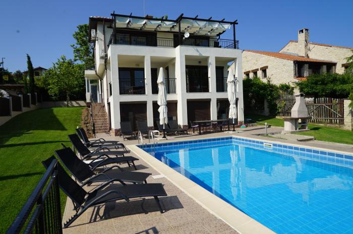 Six bedroom luxury villa with private pool in quiet residential area near beaches