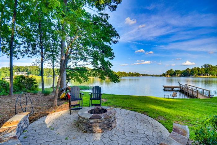 Waterfront Cabin on Lake Sinclair with Private Dock!