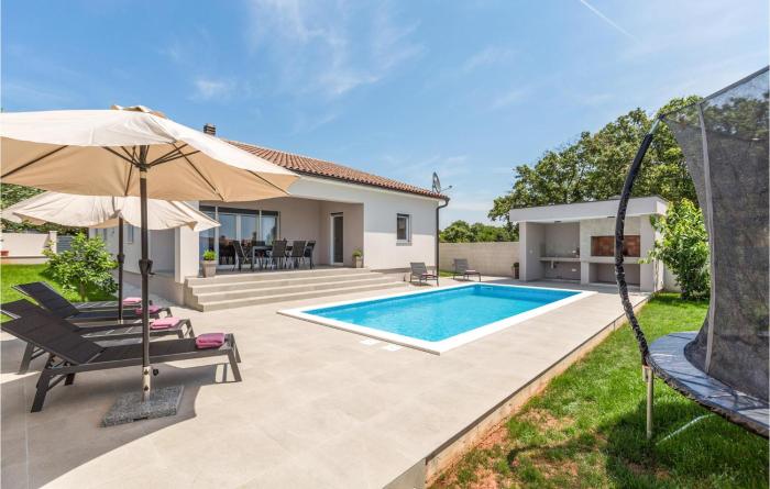 Amazing Home In Galizana With Wifi