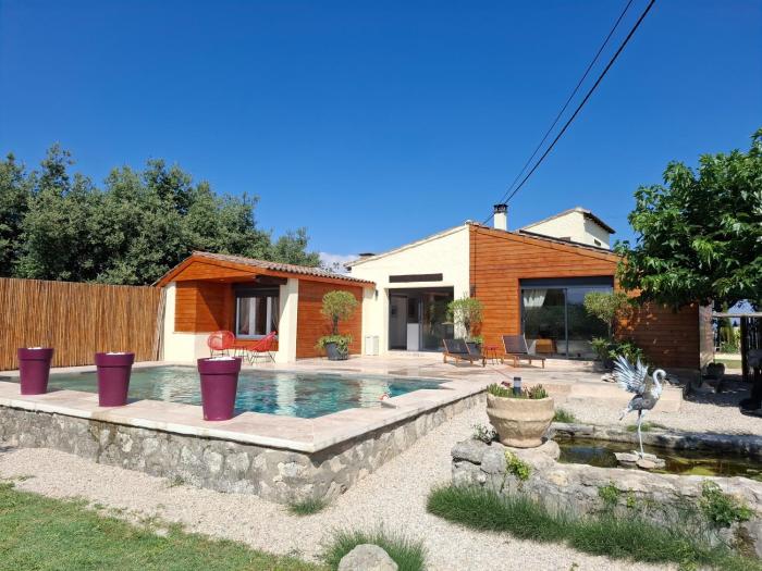 VILLA avec VUE MAGNIFIQUE -entièrement climatisée - piscine